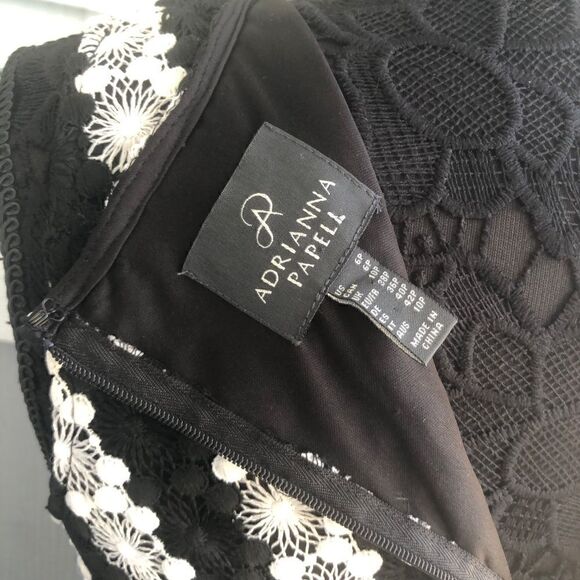 ADRIANNA PAPELL Black and White Knee Length Dress Size 6P Previously Owned - Picture 4 of 4